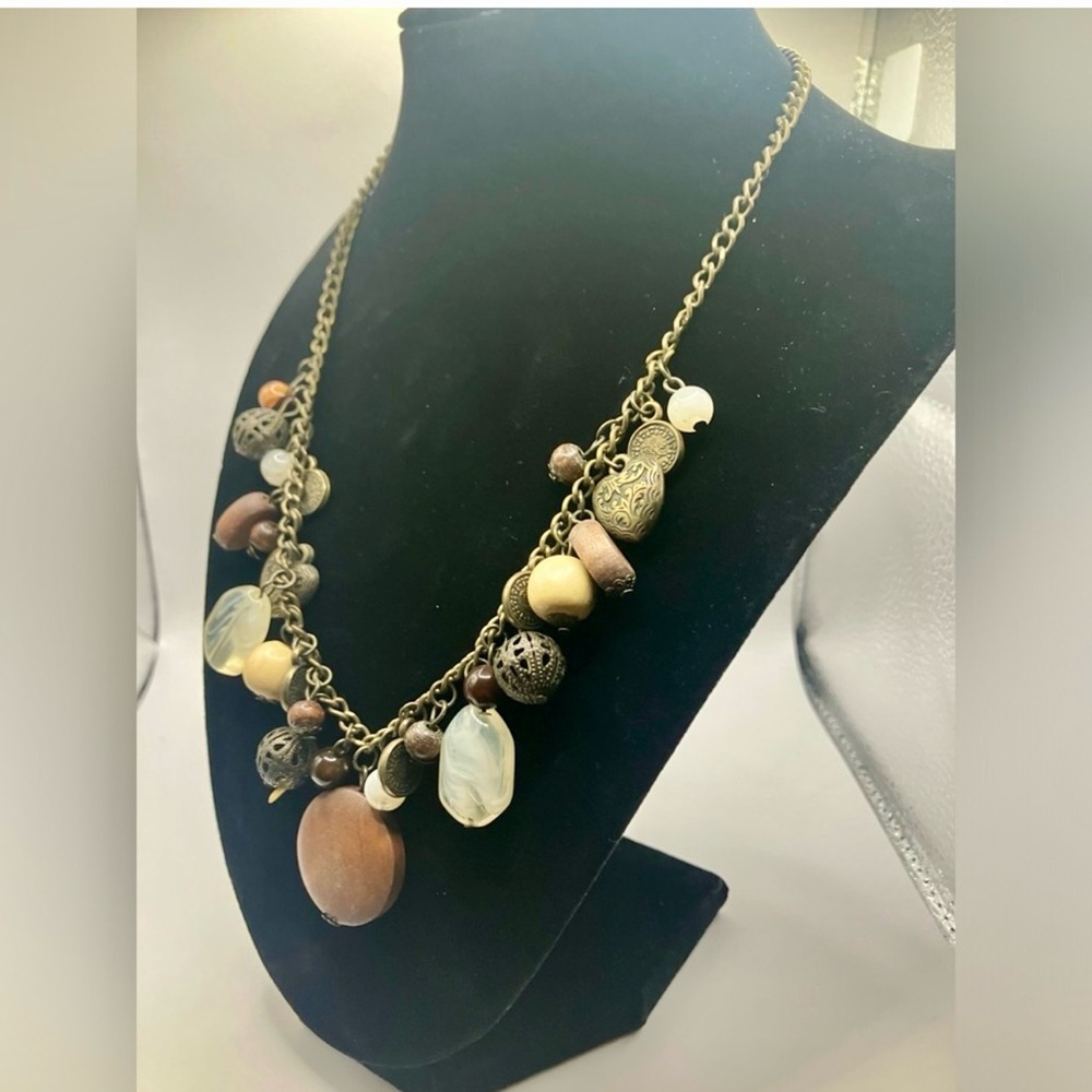 Beautiful vintage, wooden beaded necklace - Picture 2 of 5